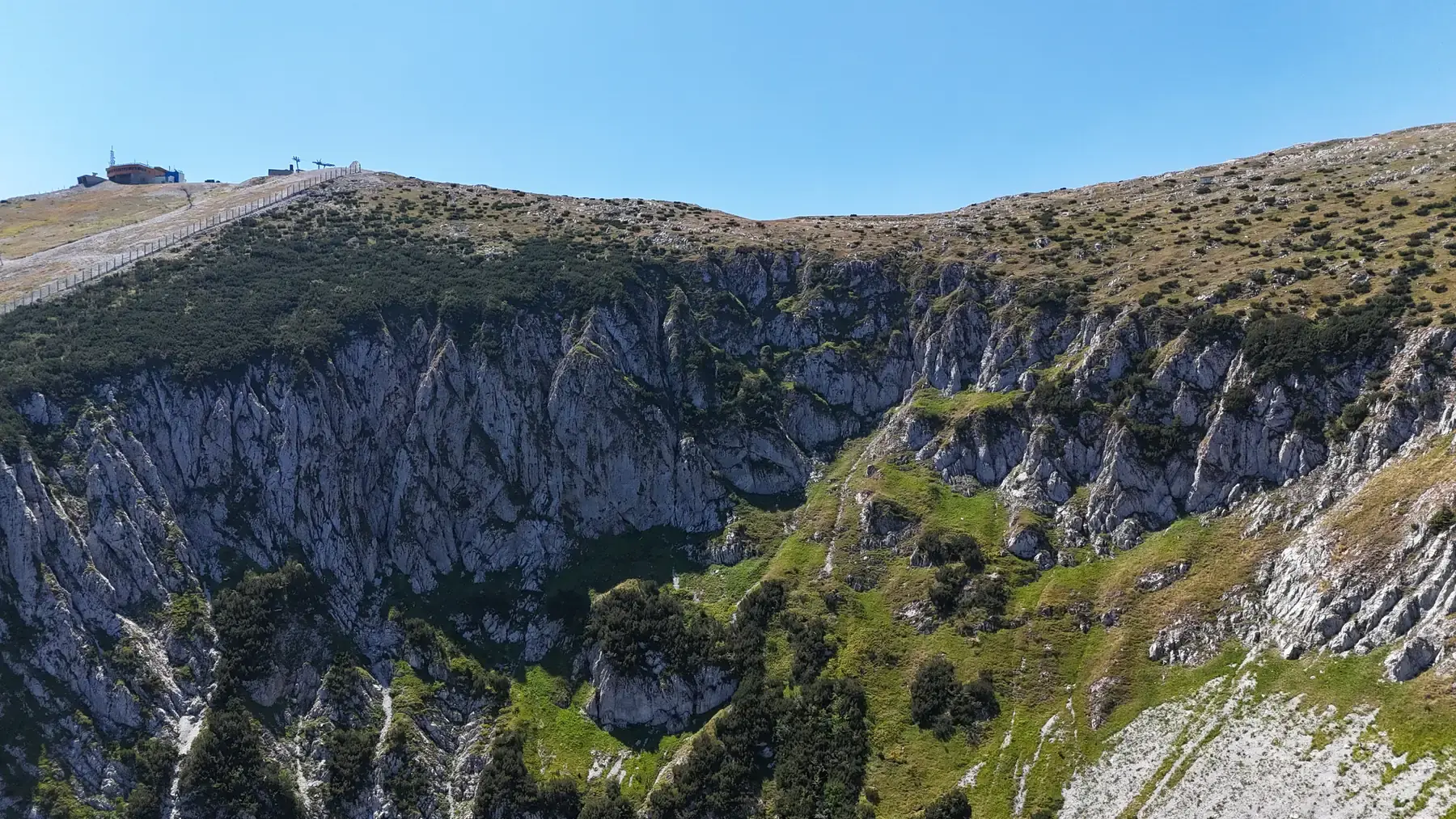 The rim of the Kotlovi bowl with the buildings on Bjelašnica's summit behind